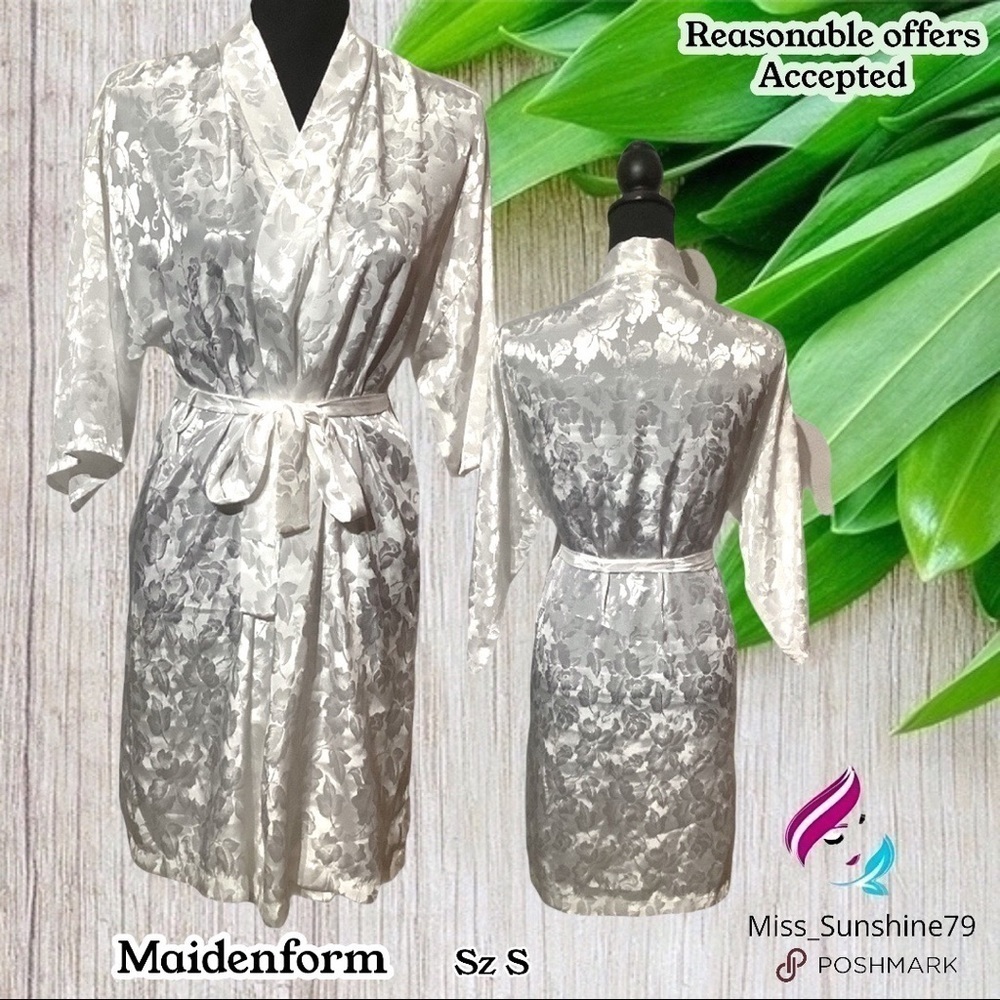 Maidenform -Sz S - white silver shimmer light robe